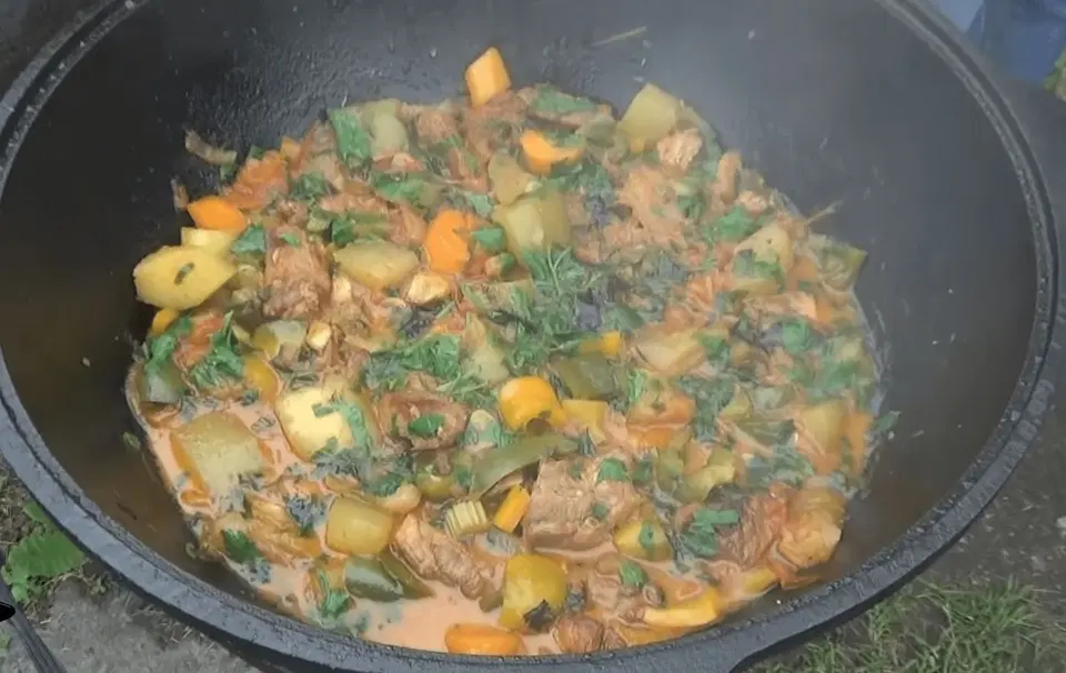 Овощное рагу с мясом в казане — шаг 6