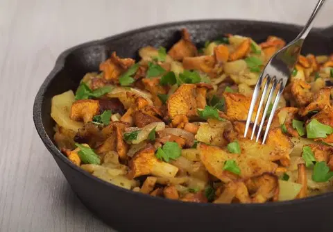 Жаркое с грибами лисичками