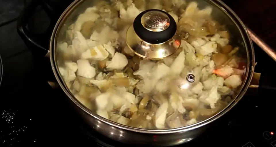 Нежный куриный жюльен с грибами и сыром — шаг 9