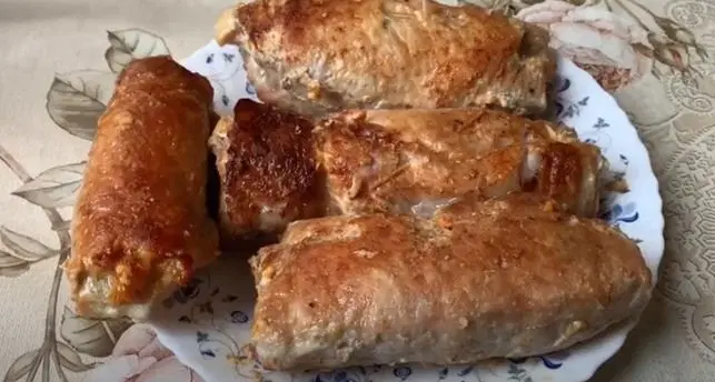Свиные рулетики с грибами и сыром — шаг 8