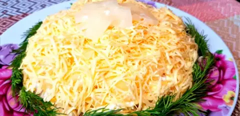 Салат из филе куриной грудки с ананасами