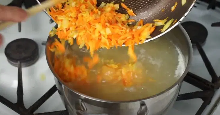 Нежный куриный суп-пюре с сыром — шаг 5