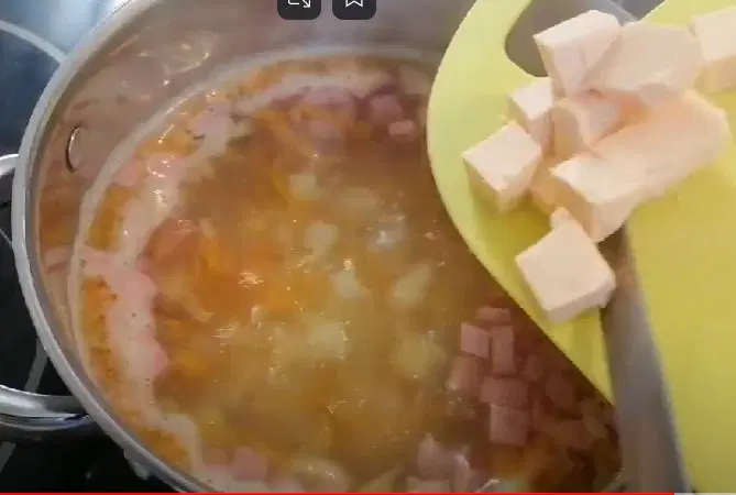 Сырный суп с полукопченой колбасой — шаг 3