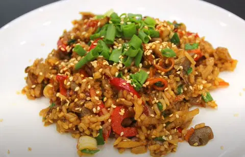 Постный рис с овощами под соусом терияки
