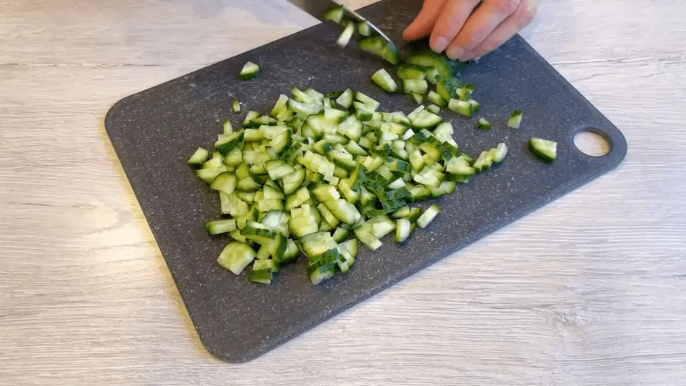 Салат с черносливом и курицей — шаг 3