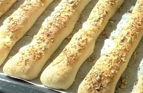 Чесночные хлебные палочки
