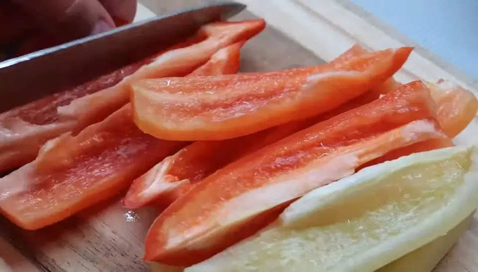 Маринованный сладкий перец с чесноком и зеленью — шаг 1