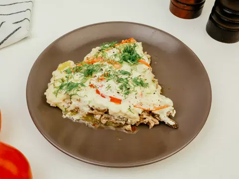 Картофельная запеканка на сковороде с фаршем