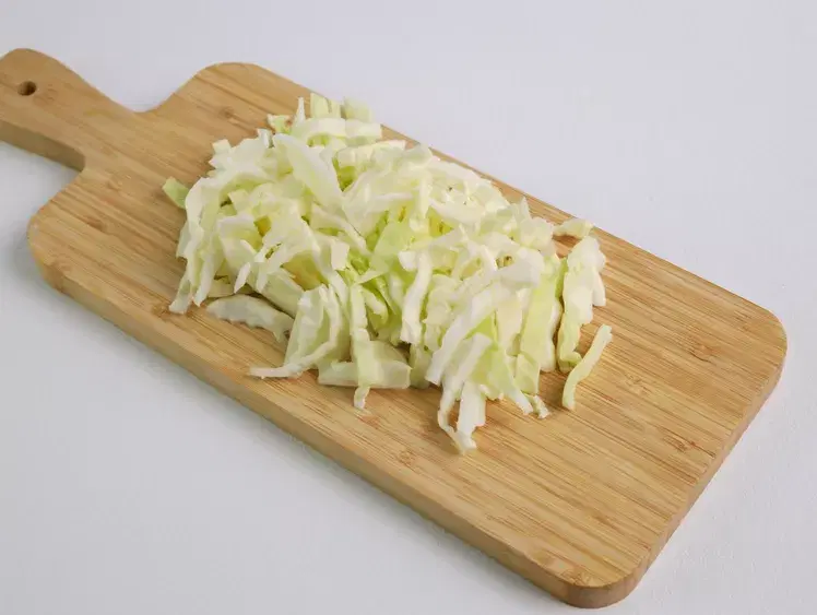 Рагу с сосисками и капустой — шаг 2