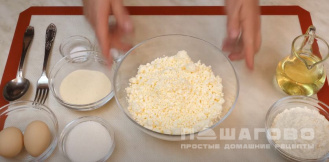 Фото приготовления рецепта: Творожные сырники - шаг 1