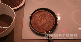 Фото приготовления рецепта: Шоколадный блинный торт - шаг 4