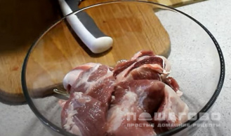 Фото приготовления рецепта: Свинина в гранатовом соусе наршараб - шаг 1