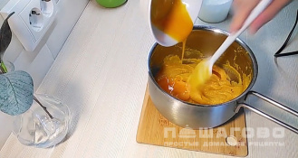 Фото приготовления рецепта: Суфле морковно-яблочное - шаг 5