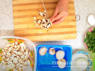 Фото приготовления рецепта: Драники с грибами - шаг 1