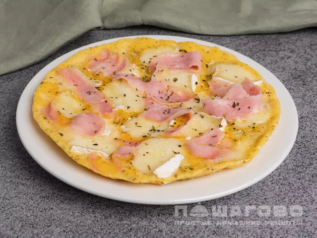 Омлет с ветчиной сыром и яблоком