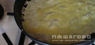 Фото приготовления рецепта: Салат «Министерский» с куриной грудкой и яичными блинчиками - шаг 2