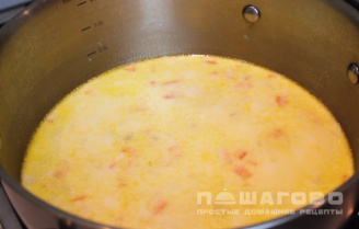Фото приготовления рецепта: Крем-суп с плавленым сыром и картофелем - шаг 3