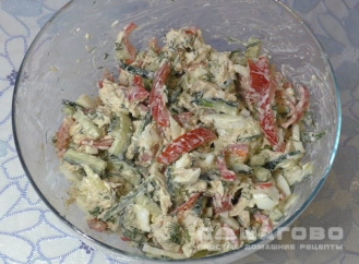 Фото приготовления рецепта: Салат с вареной курицей - шаг 3