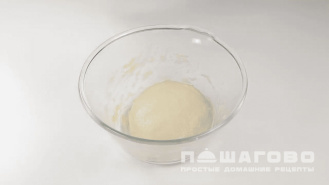 Фото приготовления рецепта: Осетинский пирог со шпинатом и сыром - шаг 1
