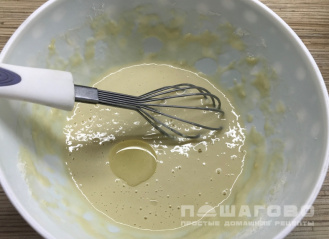 Фото приготовления рецепта: Мини панкейки оладушки на молоке - шаг 4