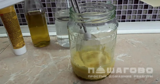 Фото приготовления рецепта: Домашний майонез  на яичных желтках в миксере - шаг 3