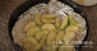 Фото приготовления рецепта: Курица с яблоками в медово-горчичном маринаде - шаг 6