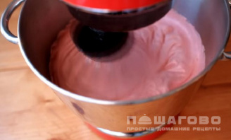 Фото приготовления рецепта: Клубничный зефир на агар-агаре - шаг 4