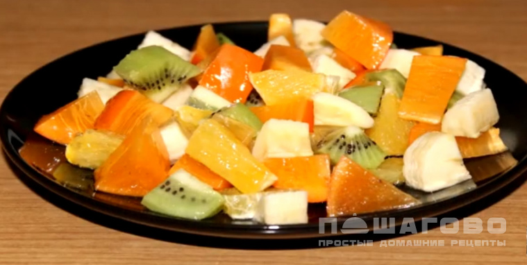 Фруктовый салат из хурмы и апельсина