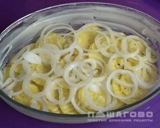 Фото приготовления рецепта: Картофель буланжер в духовке - шаг 3
