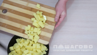 Фото приготовления рецепта: Кислые щи с капустой и куриной грудкой - шаг 2