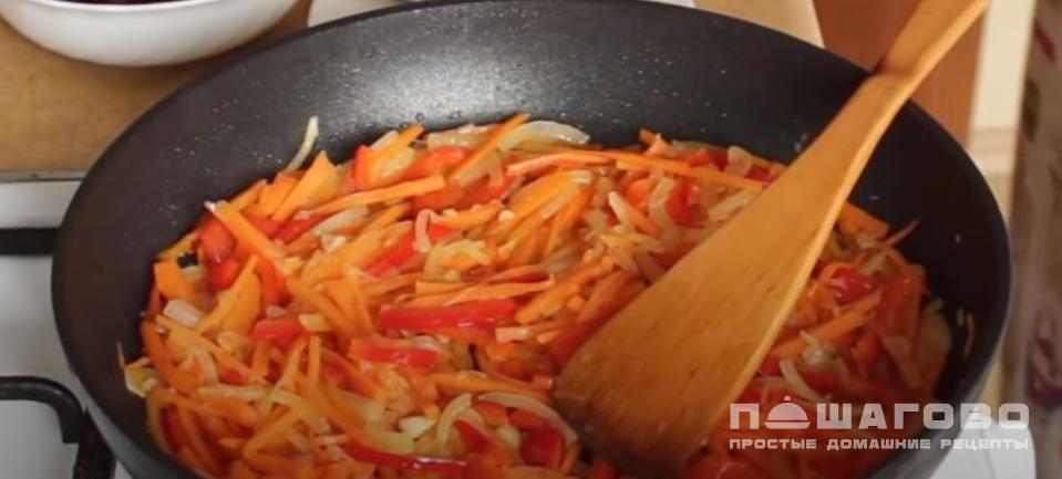 Фото приготовления рецепта: Вкусный диетический борщ без мяса - шаг 16
