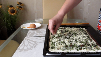Фото приготовления рецепта: Пирог с мангольдом - шаг 2