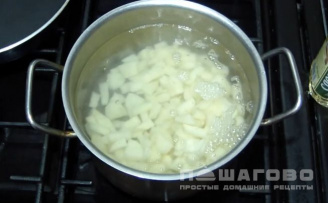 Фото приготовления рецепта: Вегетарианский суп из цветной капусты - шаг 3