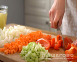 Фото приготовления рецепта: Норвежская уха из трески с овощами - шаг 1