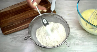 Фото приготовления рецепта: Вафельный торт - шаг 3