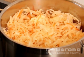 Фото приготовления рецепта: Запорожский капустняк с булгуром - шаг 3