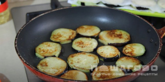 Фото приготовления рецепта: Жареные баклажаны с чесноком - шаг 6