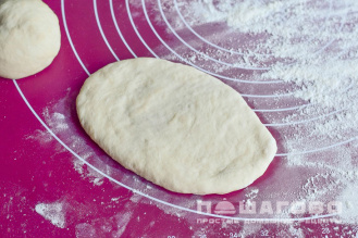 Фото приготовления рецепта: Пирожки «Лапти» - шаг 8
