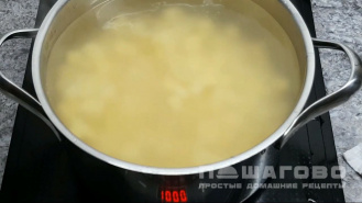 Фото приготовления рецепта: Суп рыбный из консервов горбуши - шаг 1