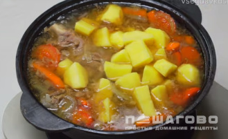 Фото приготовления рецепта: Шурпа из баранины с овощами - шаг 4