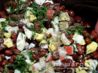 Фото приготовления рецепта: Быстрый салат с фасолью и крабовыми палочками - шаг 1