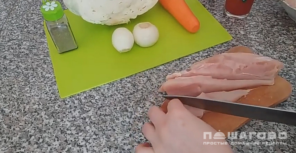 Фото приготовления рецепта: Капустная солянка с мясом - шаг 1