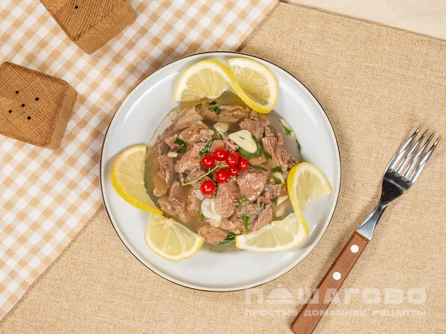 Холодец из говядины с овощами