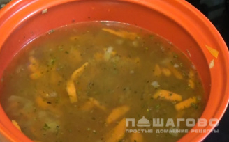 Фото приготовления рецепта: Вегетарианский суп из шпината свежего - шаг 2