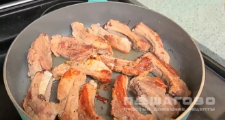Фото приготовления рецепта: Ребрышки свиные с капустой рецепты - шаг 7