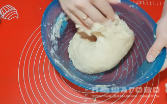 Фото приготовления рецепта: Дрожжевые пончики - шаг 3