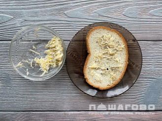 Фото приготовления рецепта: Горячие бутерброды с соусом песто - шаг 3