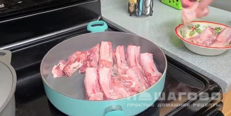 Фото приготовления рецепта: Ребрышки свиные с капустой рецепты - шаг 1