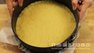 Фото приготовления рецепта: Лоранский пирог Киш с курицей с грибами - шаг 4