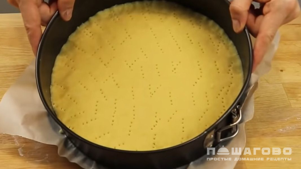 Фото приготовления рецепта: Лоранский пирог Киш с курицей с грибами - шаг 4